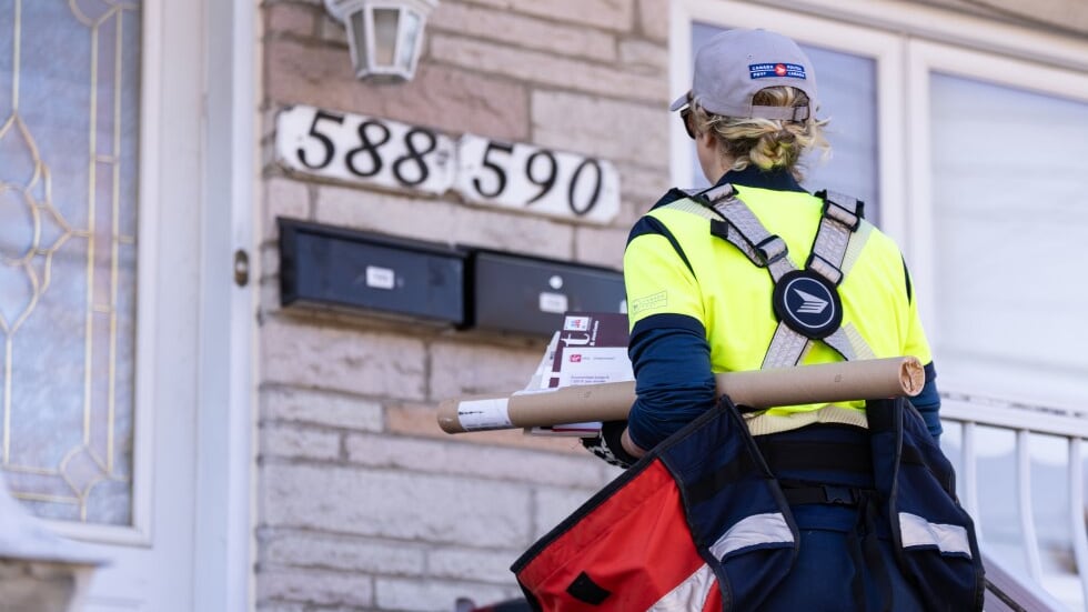 Canada post wants to end door-to-door delivery