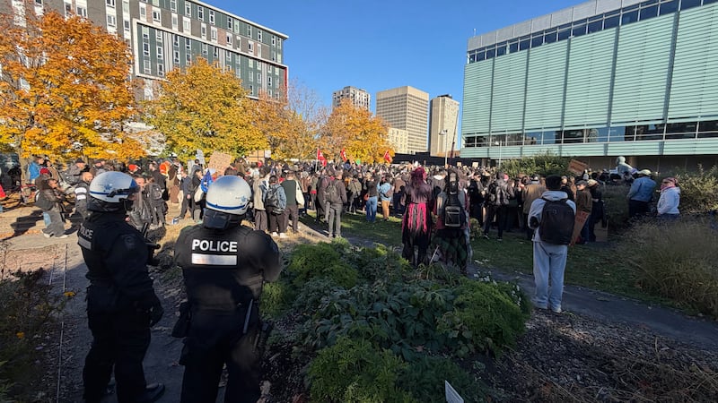 Quatre personnes arrêtées lors d’une manifestation contre la brutalité policière à Montréal