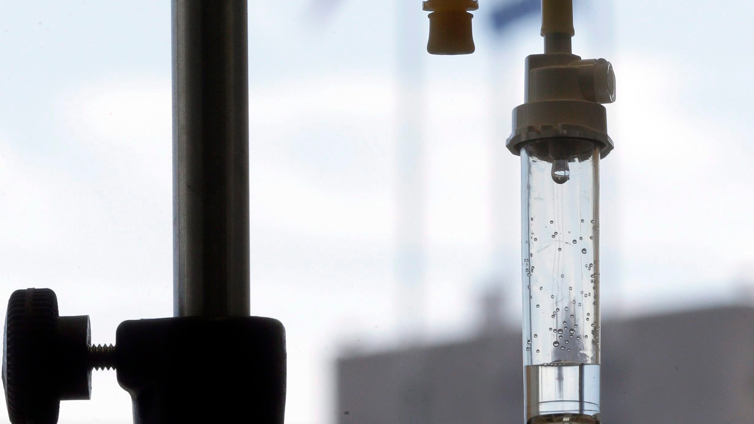 Chemotherapy is administered to a cancer patient via intravenous drip at Duke Cancer Center in Durham, N.C., on Sept. 5, 2013. (The Canadian Press / AP-Gerry Broome)
