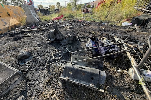 «Tragédie»: une femme meurt après un incendie dans un campement montréalais