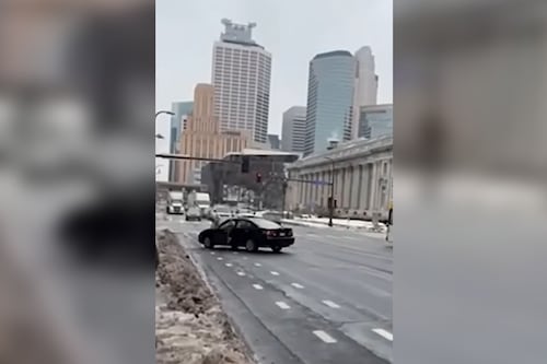 Plusieurs véhicules abandonnés dans les rues de Minneapolis à cause de l’ICE