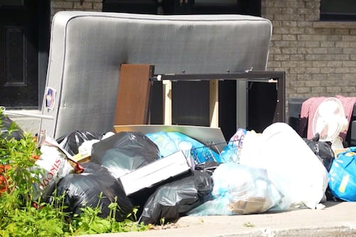 Déménagements: des tonnes de déchets dans les rues de Montréal