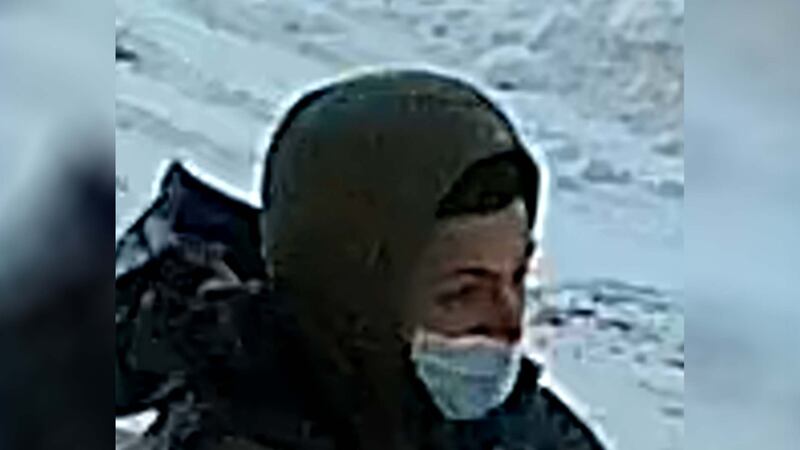 Photo d'un suspect dans une affaire de tentative de meurtre survenu le 8 février 2026 dans le secteur Duberger à Québec. Deux hommes sont recherchés par le SPVQ.