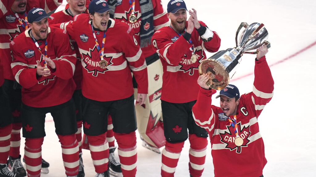 Connor McDavid joue les héros: le Canada triomphe à la Confrontation ...