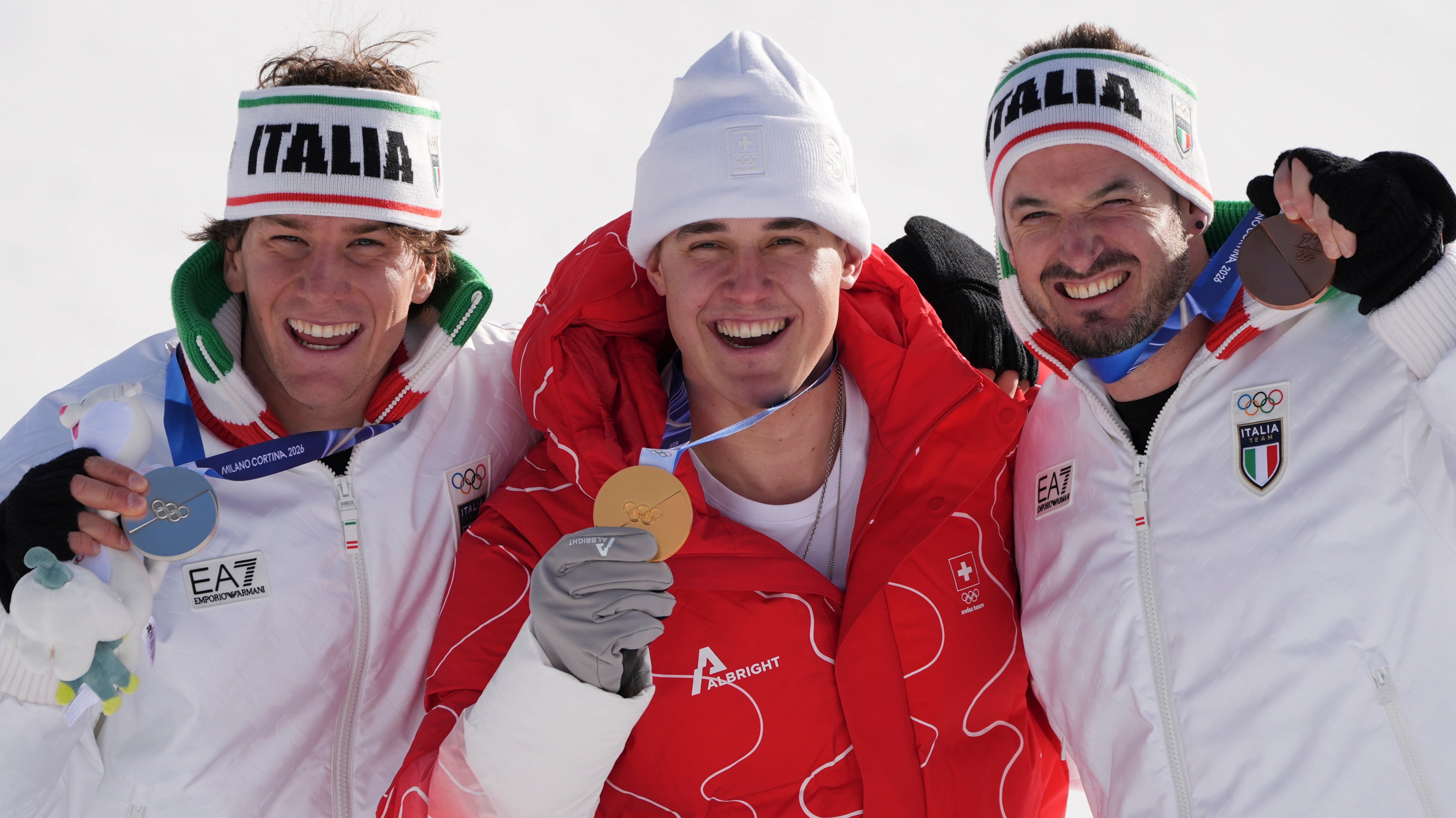 Giovanni Franzoni, Franjo von Allmen et Dominik Paris, premiers médaillés des Jeux Olympiques de Milan-Cortina.