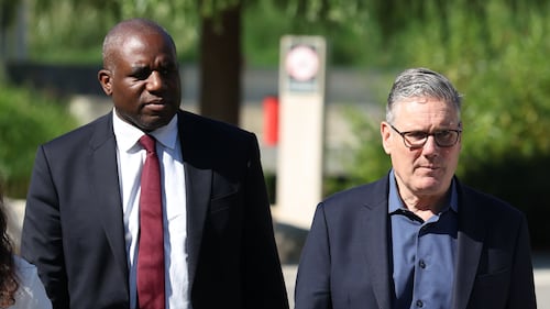 Royaume-Uni: sous haute pression, Keir Starmer «réfléchit aux réalités politiques»