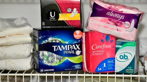 Produits menstruels vendus au prix courant: de plus en plus de pharmacies participent