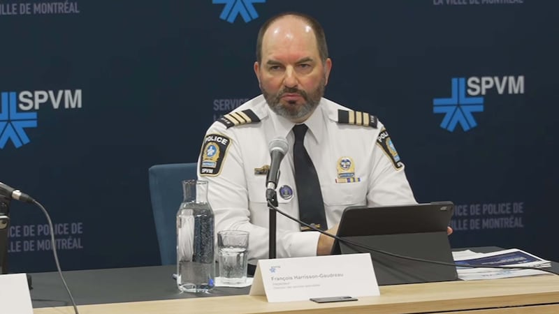 François Harrisson-Gaudreau, inspecteur au SPVM, lors de la présentation du Plan de lutte contre les discriminations et le racisme (PLDR) 2026-2030 du SPVM, mardi 24 mars 2026.