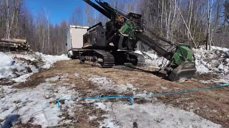 La Sûreté du Québec (SQ) enquête sur l’incendie de deux machines forestières survenu dimanche dans un secteur de la forêt des lacs Grandbois en Mauricie.