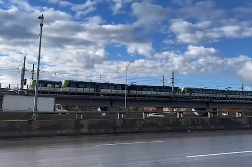 La foudre entraine des évacuations du REM; une nouvelle panne a affecté le service