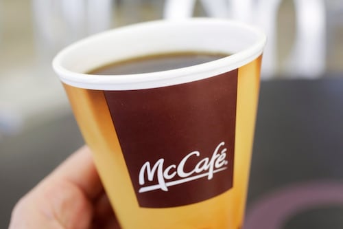 Il bouscule la gérante d’un McDonald pour se faire un café et prend la fuite sans payer
