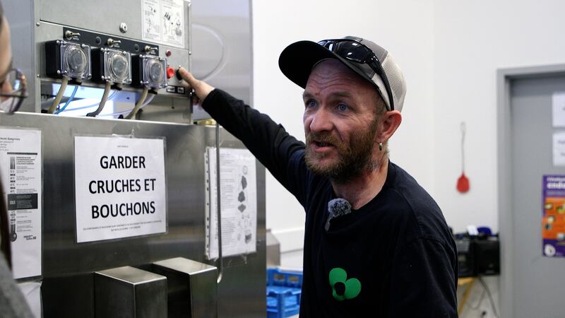 Kevin Guay est commis de manutention au centre Roland-Bertrand.