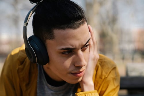 Les 3 meilleurs casques d’écoute sans fil pour travailler, voyager et s’isoler du bruit