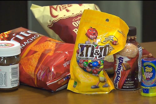 Obésité infantile: faut-il interdire les publicités de malbouffe pour protéger les enfants?