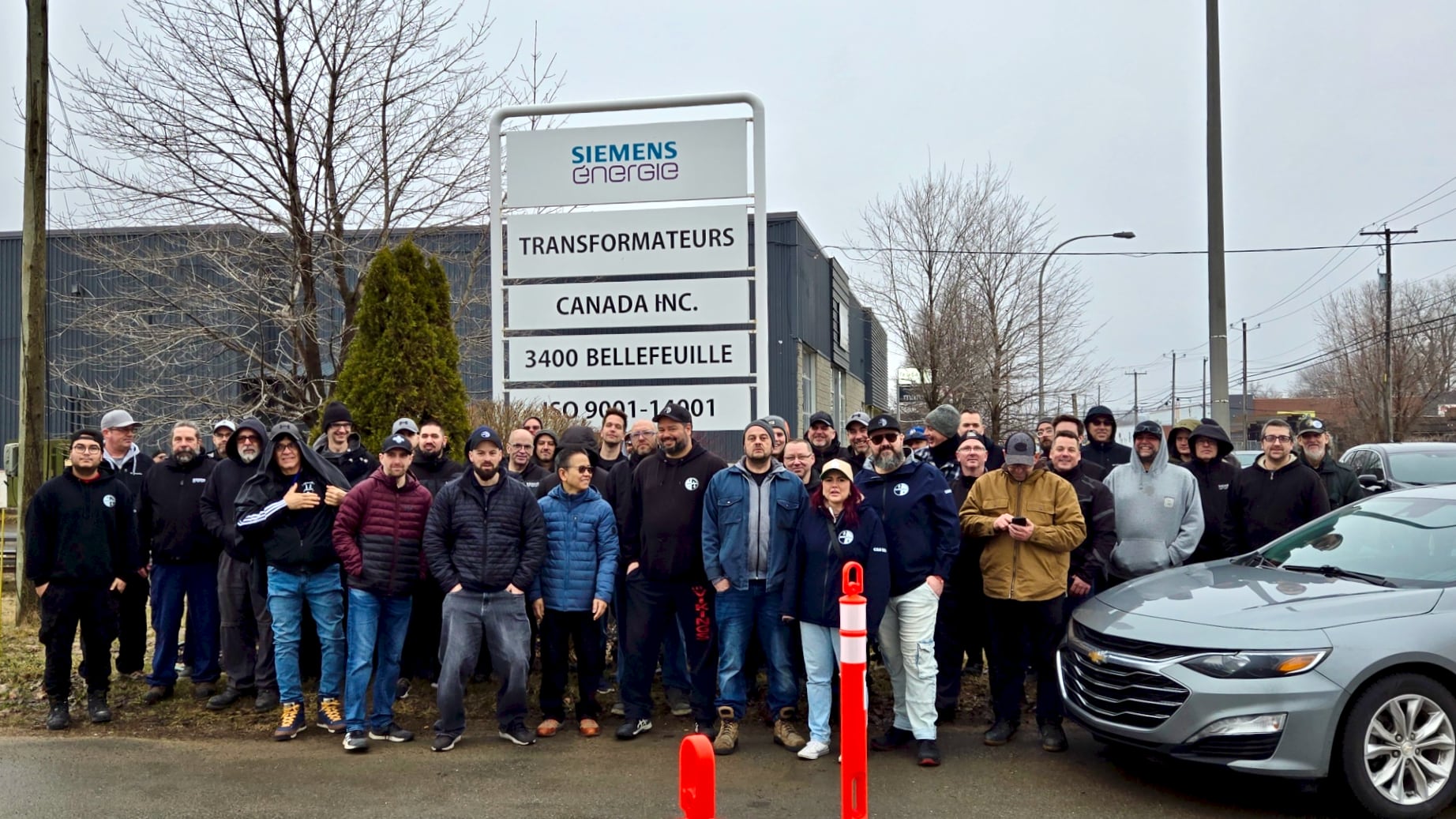 Les syndiqués (Syndicat des Métallos) de l'entreprise Siemens Énergie à Trois-Rivières, 15 avril 2026. La direction de Siemens a décrété un lockout.