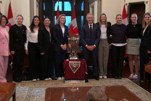 EN IMAGES | La Victoire de Montréal rencontre le premier ministre Carney à Ottawa