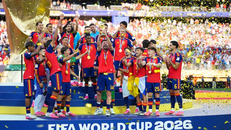 L'Espagne rentre chez elle, acclamée, après avoir gagné la Coupe du monde