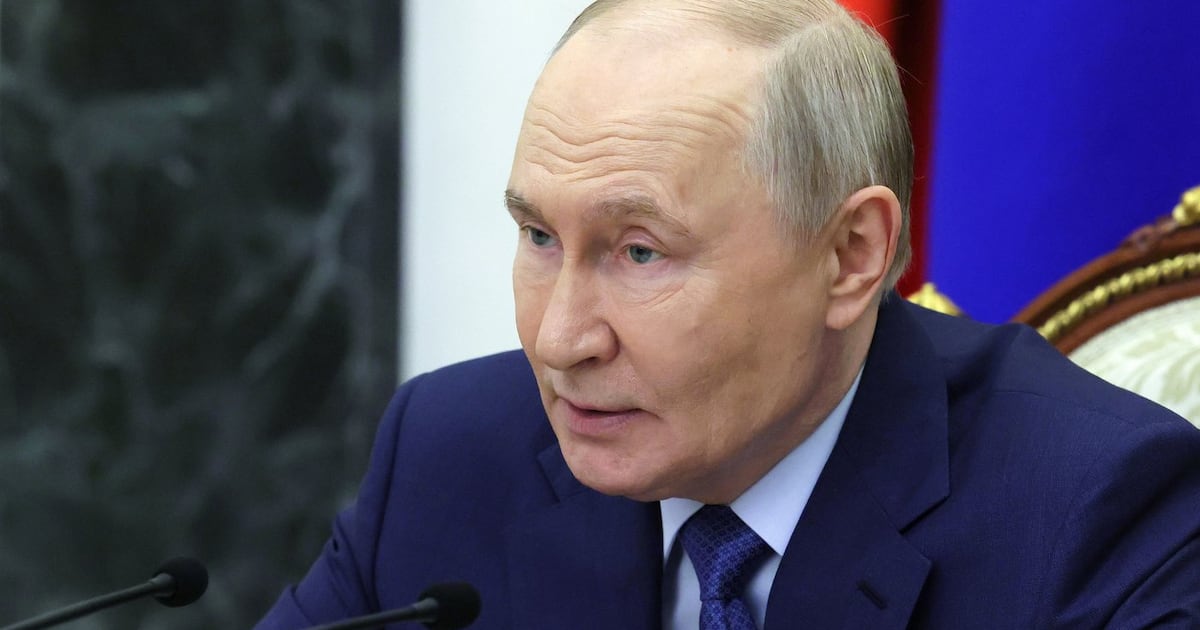 Photo: noovo.info Le président russe Vladimir Poutine lors d'une réunion au Kremlin, le 15 mai 2026
