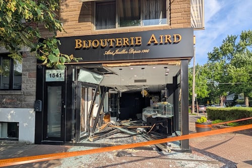 Quatre jeunes arrêtés pour tentative de vol dans une bijouterie à Montréal