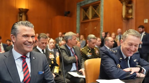 Des officières de la Marine des États-Unis craignent de voir leur carrière bloquée