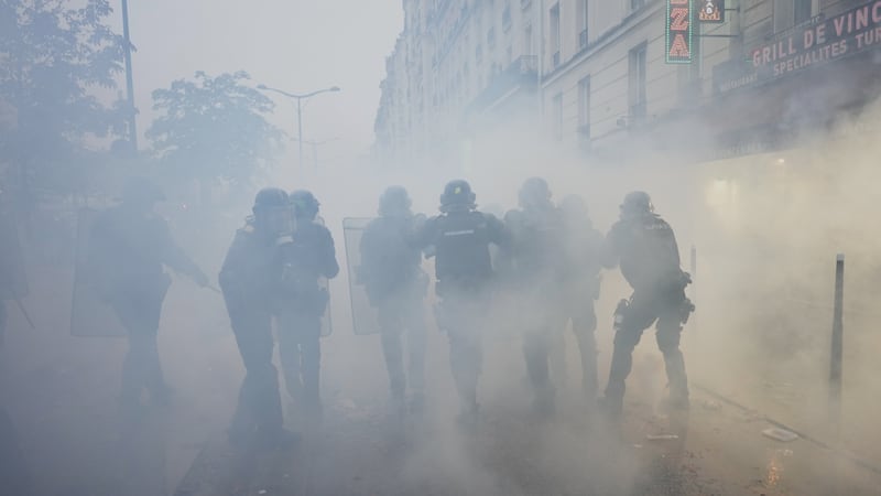 Crise sociale: une mobilisation toujours forte dans un contexte tendu en France