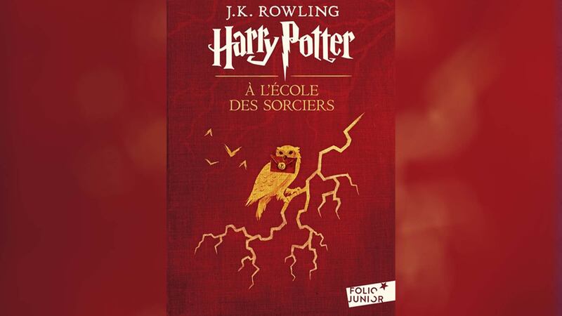 Première de couverture du livre «Harry Potter à l'école des sorciers» de J.K. Rowling.