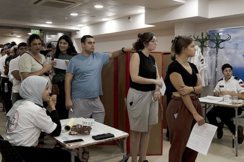 Des citoyens israéliens se mobilisent pour les soldats après l'attaque du Hamas