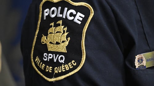 Une ado en cyclomoteur heurtée par une voiture en sens inverse; l'alcool en cause