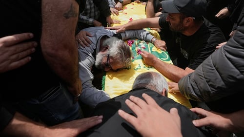 Premières funérailles collectives de combattants du Hezbollah au Liban