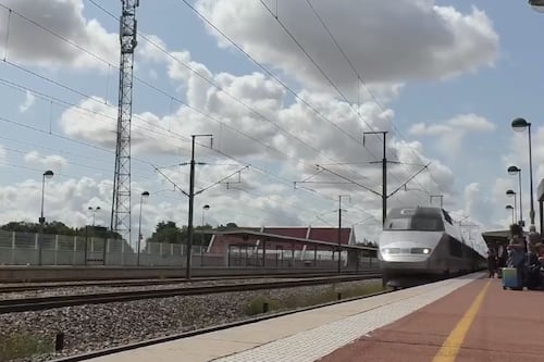 TGV Québec-Toronto: le Bloc et le PQ veulent «nous garder 30 ans en arrière», accuse Lightbound