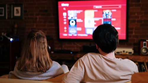 Regarder beaucoup la télévision serait associé à des structures cérébrales plus petites, selon une étude