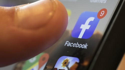 Interdire les médias sociaux aux jeunes au Canada: une idée qui divise des experts