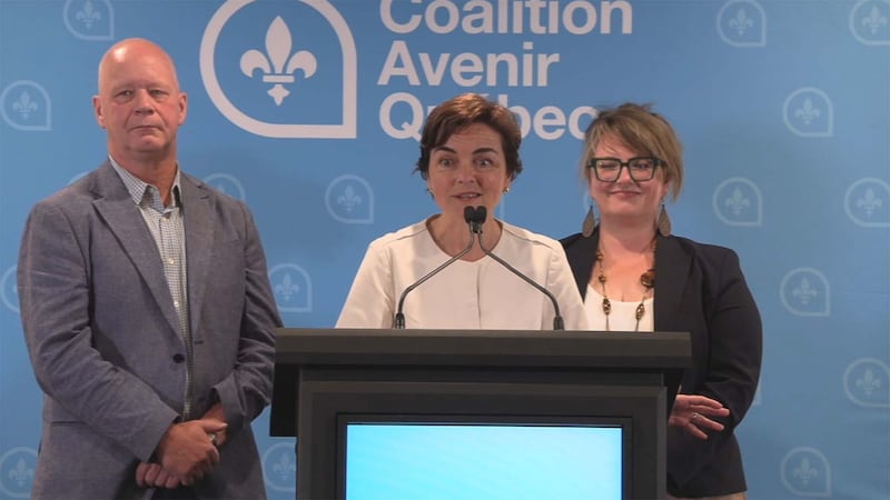 La cheffe de la Coalition avenir Québec (CAQ), Christine Fréchette, a dévoilé lundi la composition de son équipe en Mauricie en vue des prochaines élections provinciales. Sur la photo :Marie-Ève Myrand dans Champlain et Guy Veillette pour Laviolette-Saint-Maurice.