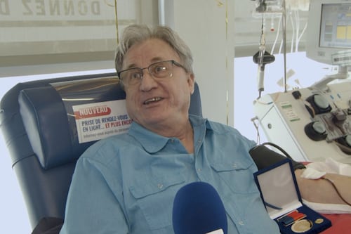 Un Québécois de 68 ans célèbre son 1000e don de sang