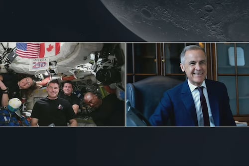 «Tous les Canadiens sont tellement fiers de vous»: le premier ministre Mark Carney appelle les astronautes d’Artemis II