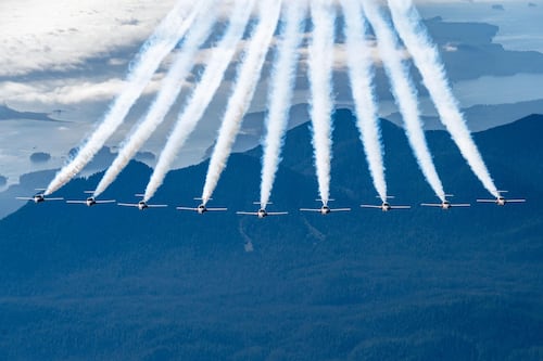Canadien c. Hurricanes: les Snowbirds des Forces armées canadiennes survoleront le Centre Bell