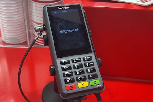 Loi sur les pourboires: des centaines de plaintes contre des commerces québécois