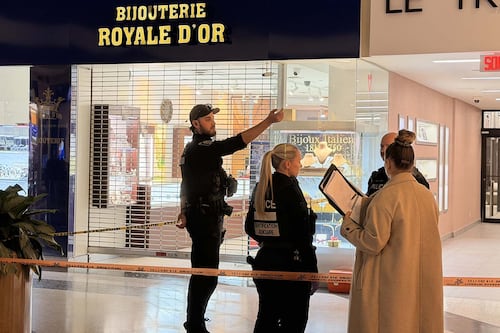 Vol qualifié dans une bijouterie de la Place Versailles: deux jeunes ados arrêtés