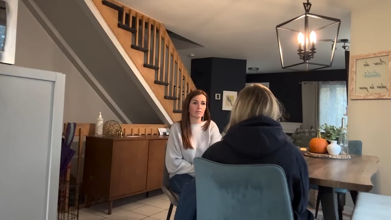 Cette jeune fille raconte avoir été violemment frappée par un élève de son école secondaire. Elle a porté plainte contre l'adolescent.