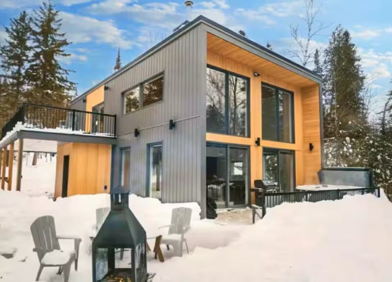 Ce chalet situé à St-Côme au Québec figure parmi les destinations favorites des Canadiens à l'hiver 2025-2026, selon Airbnb.