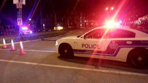 Une piétonne a été percutée alors qu'elle traversait un boulevard à Montréal