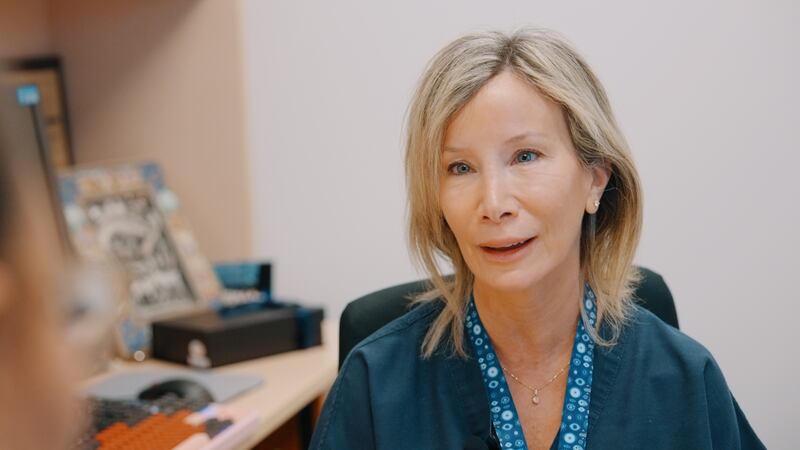 La docteur Mona Dagher est chirurgienne et cheffe du département d'ophtalmologie du CHUM.