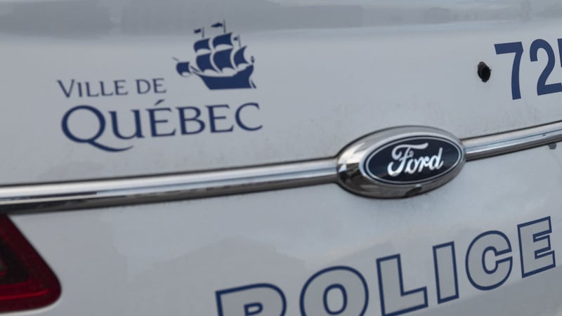 Les clients d’une épicerie de Beauport confinés en raison d’un véhicule qui aurait été atteint par un projectile