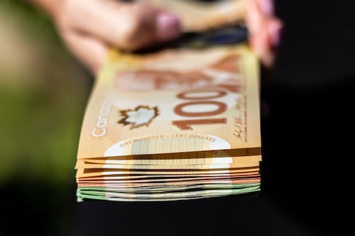 Plus de la moitié des parents aideraient financièrement leurs enfants adultes