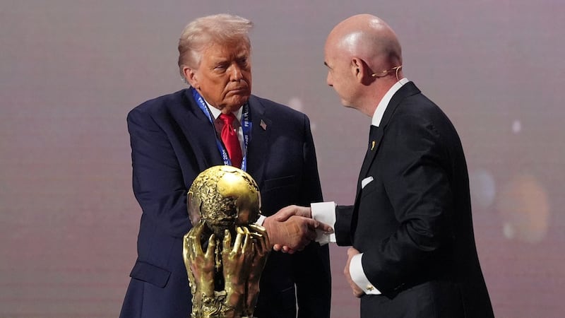 «L’un des grands honneurs de ma vie»: Trump reçoit le prix de la paix de la FIFA