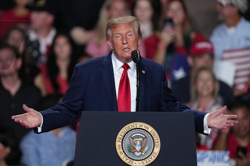 Trump considèrera quiconque utilise le terme «intelligence artificielle» au lieu de «super intelligence» comme un «ennemi»