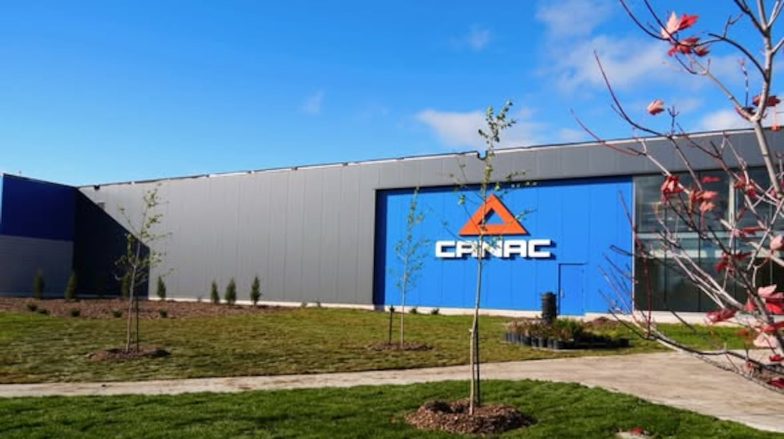 Le quincailler Canac ouvre ses portes à Laval