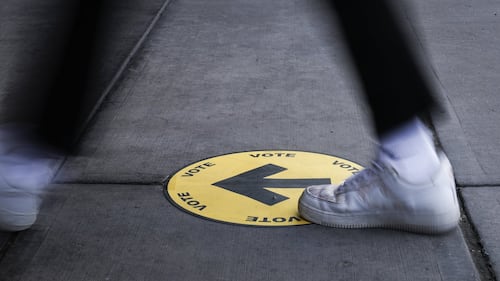 Les électeurs se rendront aux urnes lundi dans trois circonscriptions fédérales