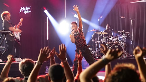 Ado de 14 ans retrouvée morte dans une Tesla: le chanteur américain D4vd arrêté