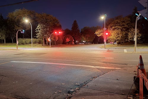 Frappé par un véhicule à Longueuil: un homme à mobilité réduite entre la vie et la mort